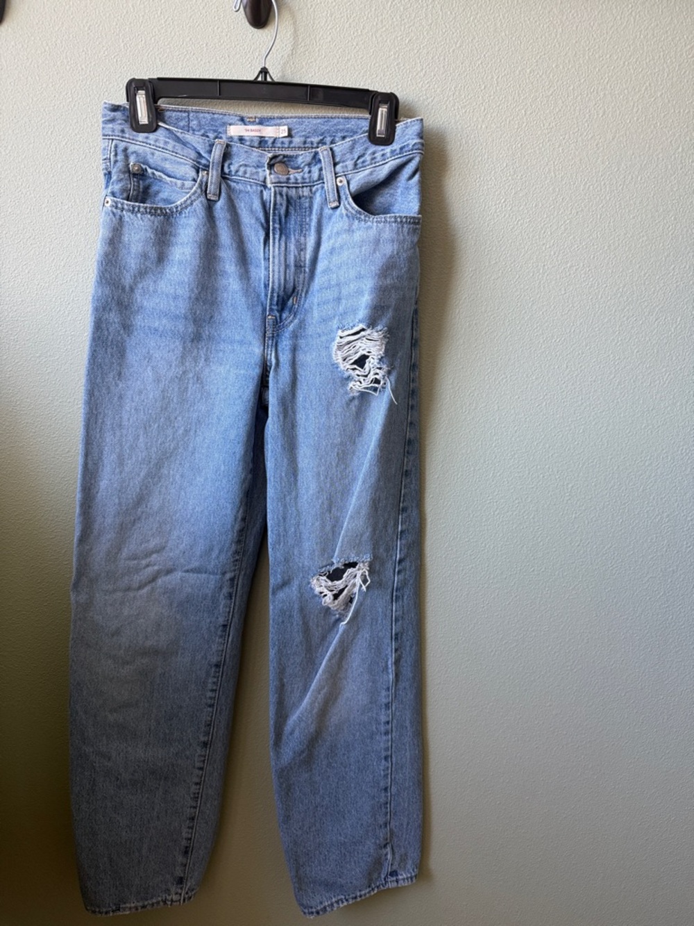 ‘94 baggy Levi’s Classic Light Blue Distressed Women’s Jeans 25